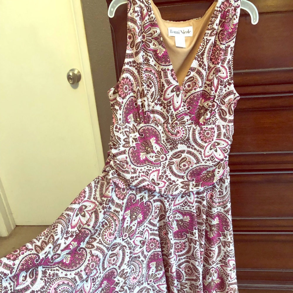 Paisley sleeveless dress with flowey skirt